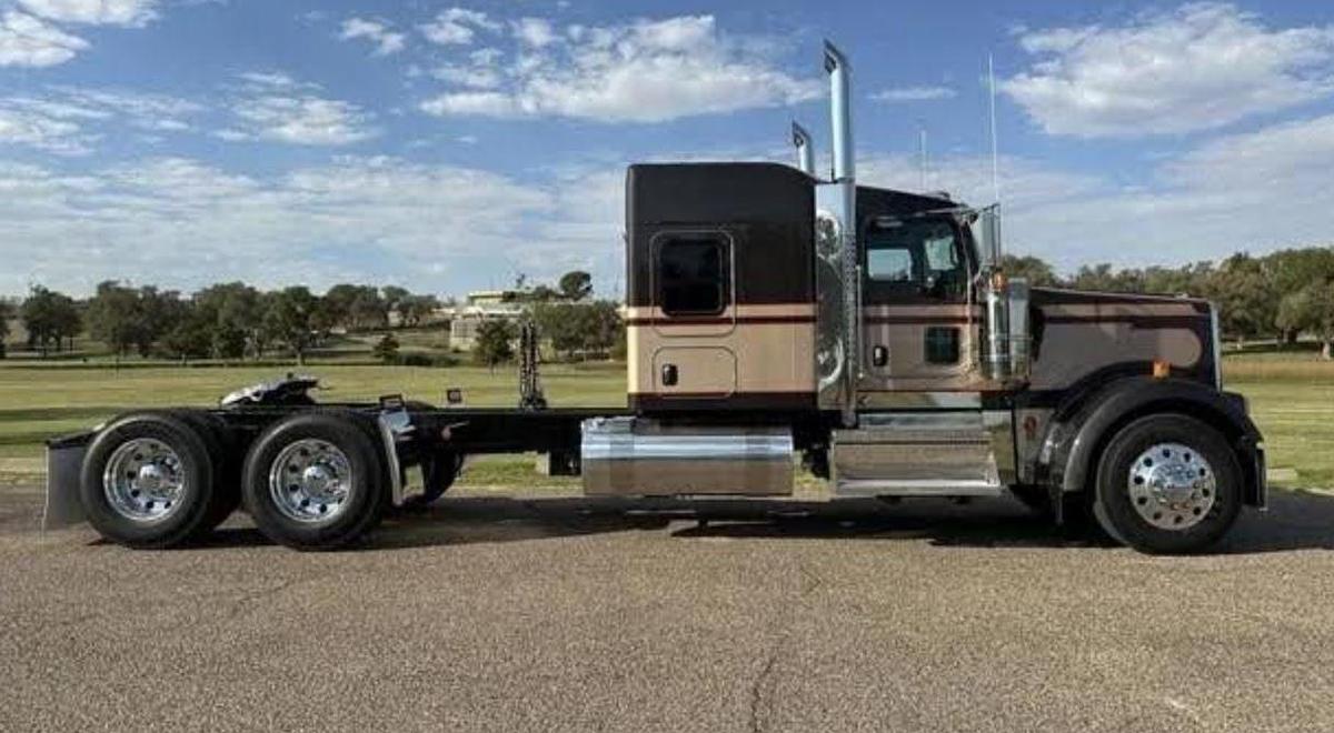 Used 2025 Kenworth W900L