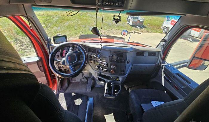 Used 2017 Peterbilt 579 Sleeper