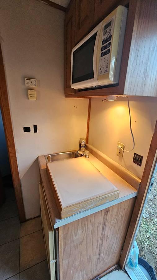 Used 2002 FeatherLite 8547 7x 21 ft