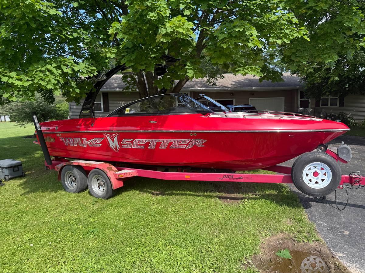 Used 2008 Malibu Wakesetter Ski Boat