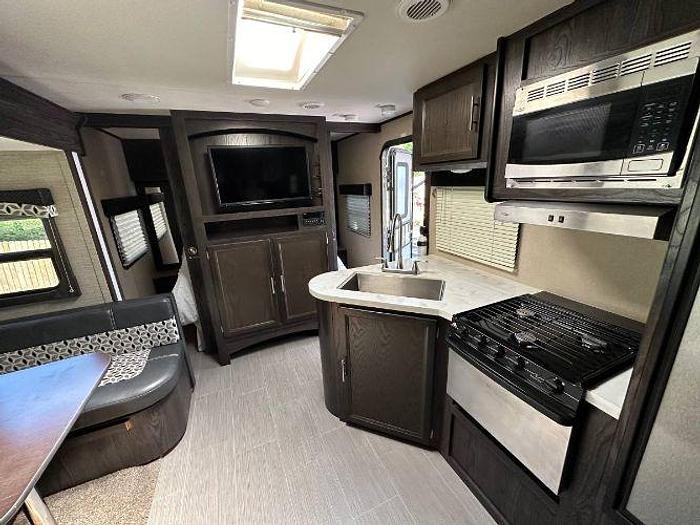 Used 2018 Dutchmen Kodiak Ultimate 240BHSL