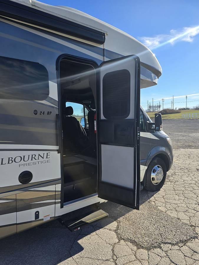 Used 2021 Jayco Melbourne Prestige 24RP