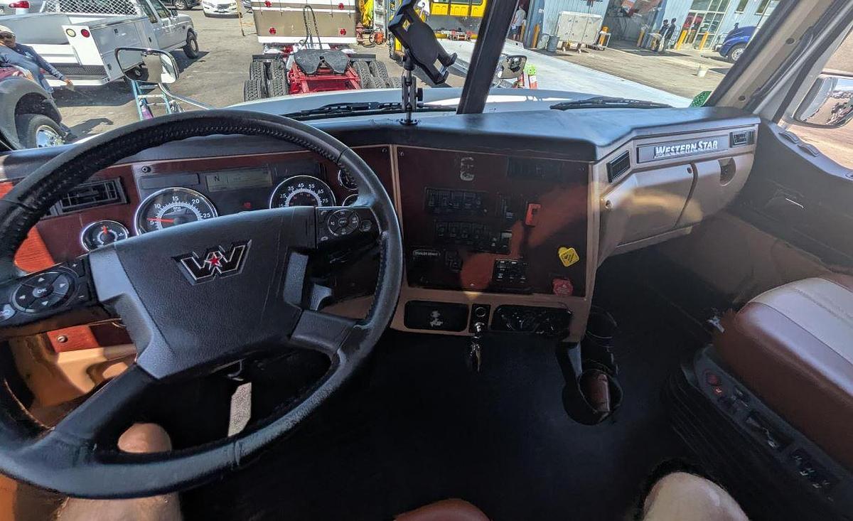 Used 2022 Western Star 5700XE