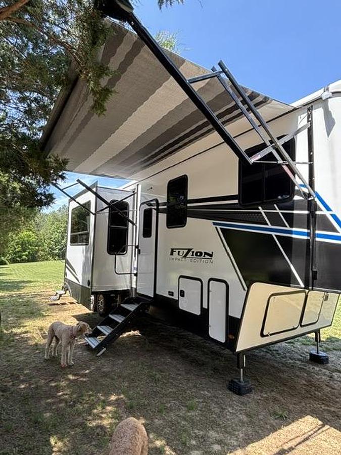 Used 2025 Keystone Fuzion Impact 367