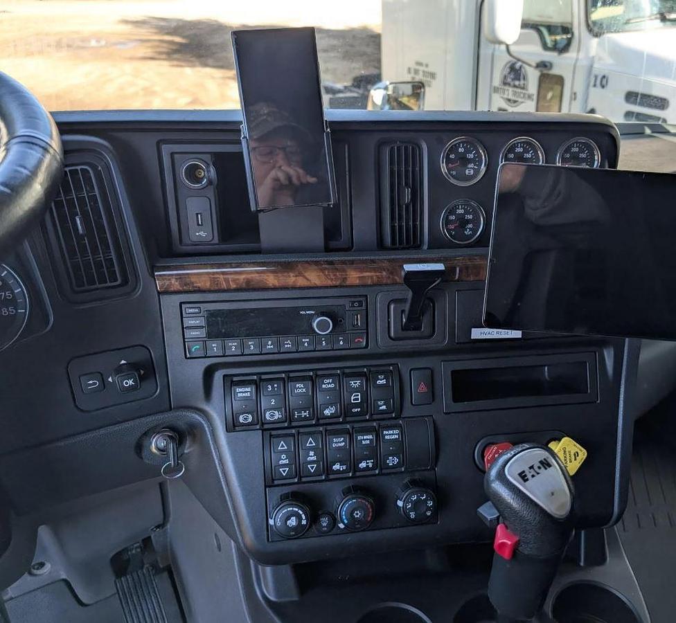 Used 2023 INTERNATIONAL LT Conventional Sleeper Semi