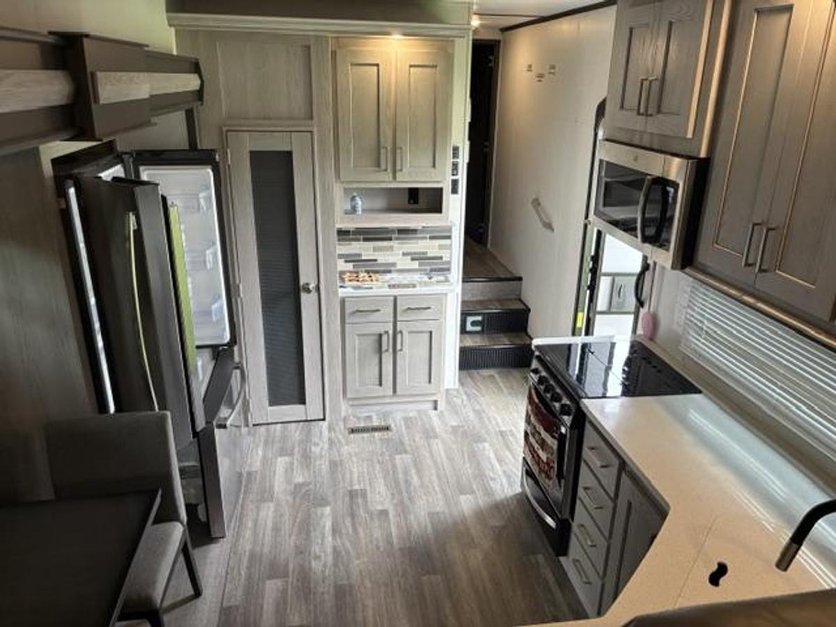 Used 2021 Keystone Montana High Country 5th Wheel