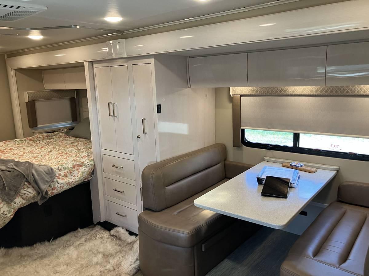 Used 2022 Renegade Vienna 25FWS