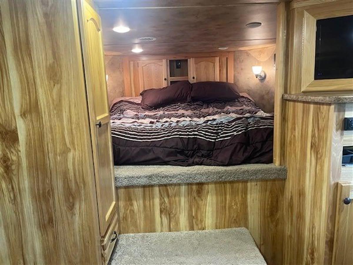 Used 2015 Lakota Charger 3 Horse Trailer with Living Quarters