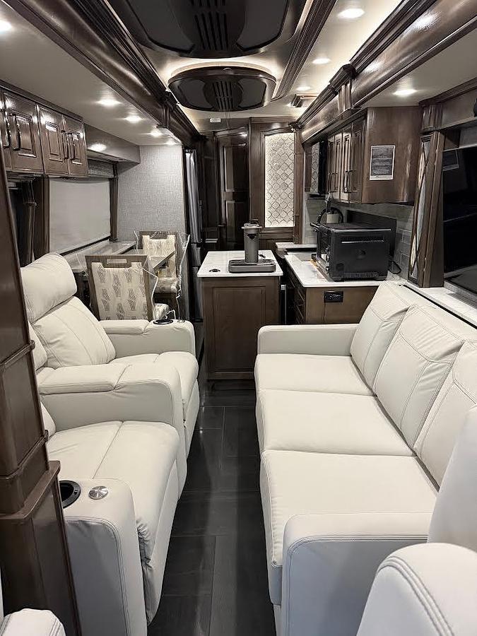 Used 2022 American Coach American Dream 39RK