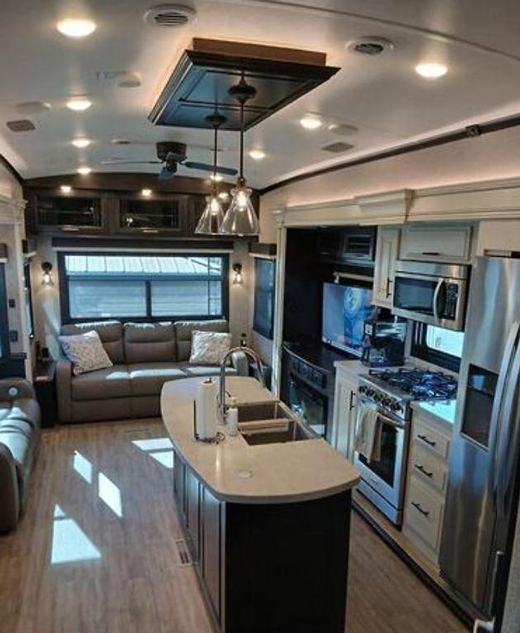 Used 2021 Jayco Pinnacle 36FBTS Fifth Wheel