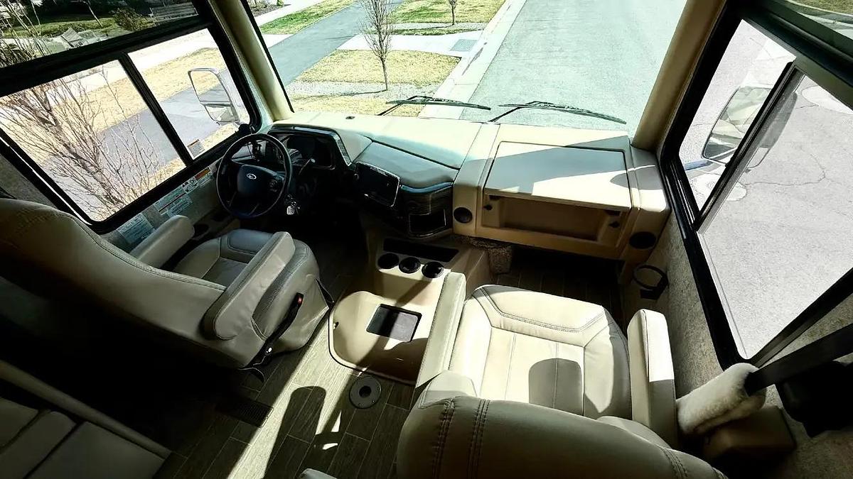 Used 2022 Thor Motor Coach Miramar 34.6