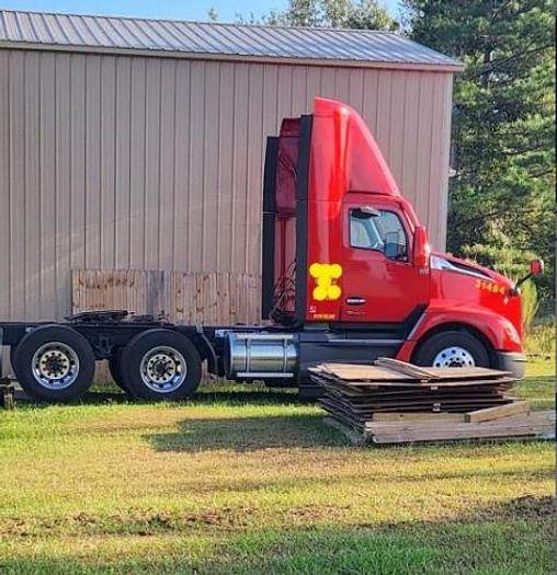 Used 2025 KENWORTH T680