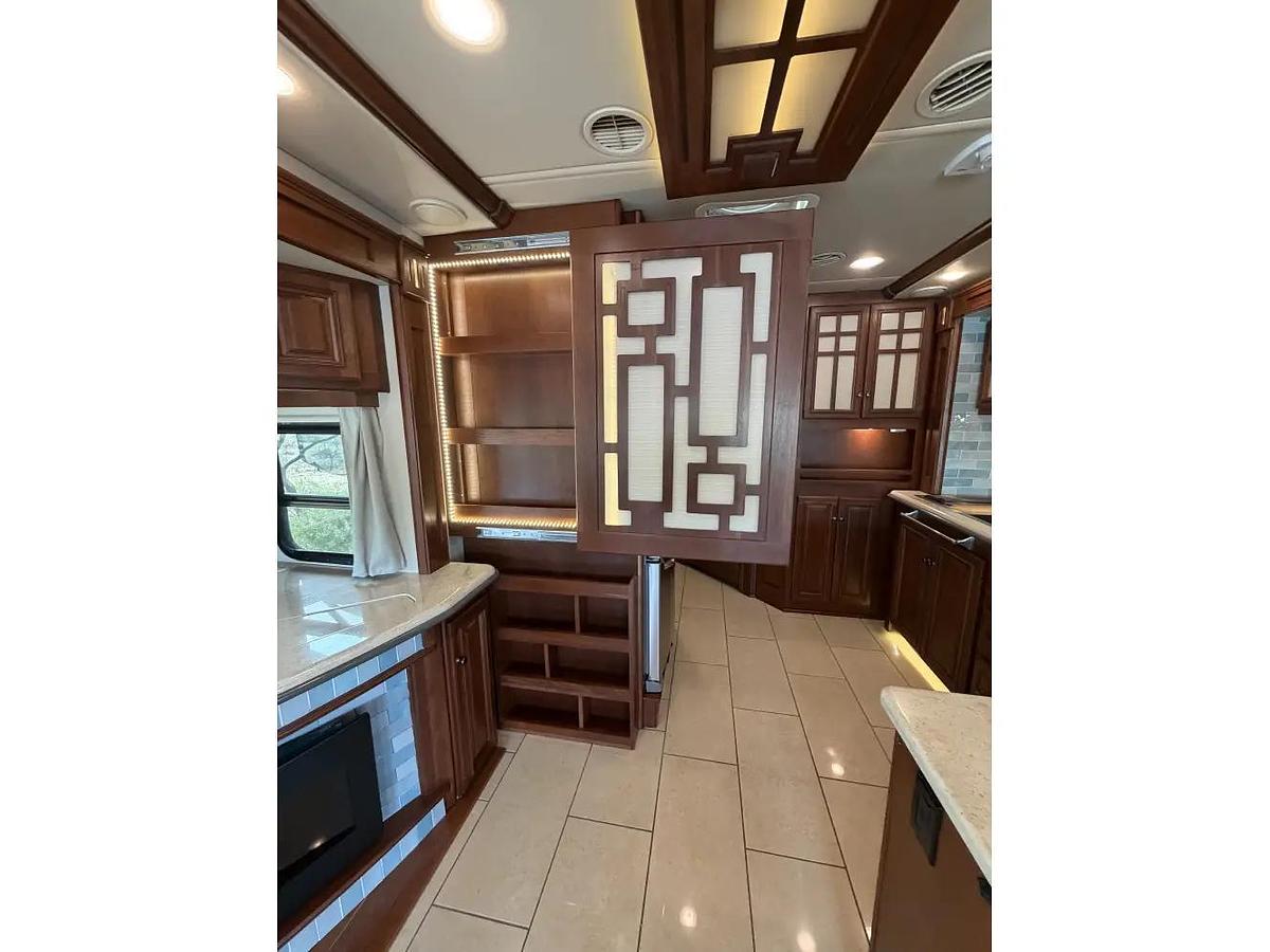 Used 2015 Winnebago Itasca Ellipse 42HD