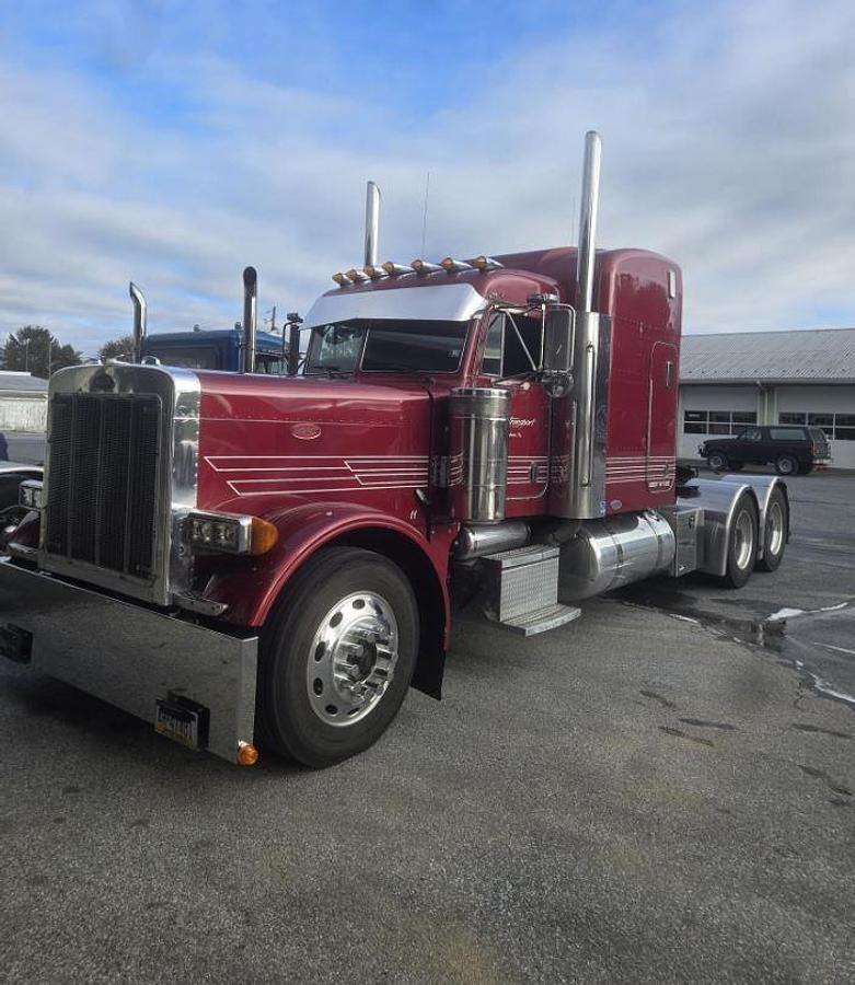 Used 2001 PETERBILT 379EXHD Conventional Sleeper Semi