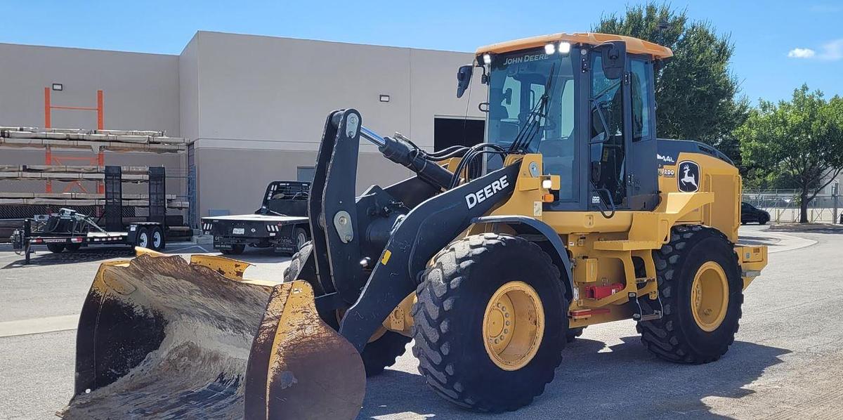 Used 2019 Deere 544L