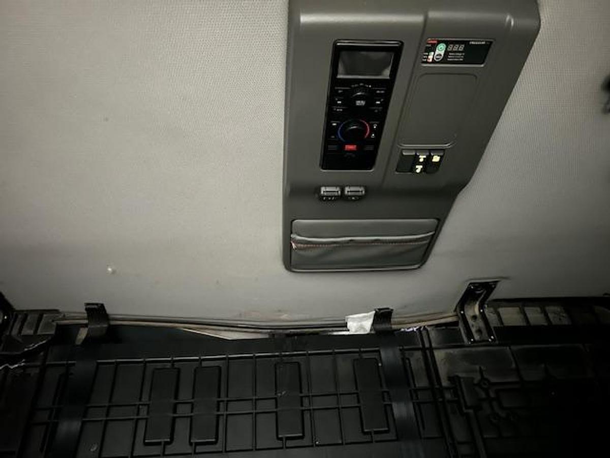 Used 2023 VOLVO VNL64T760 Sleeper Semi Truck