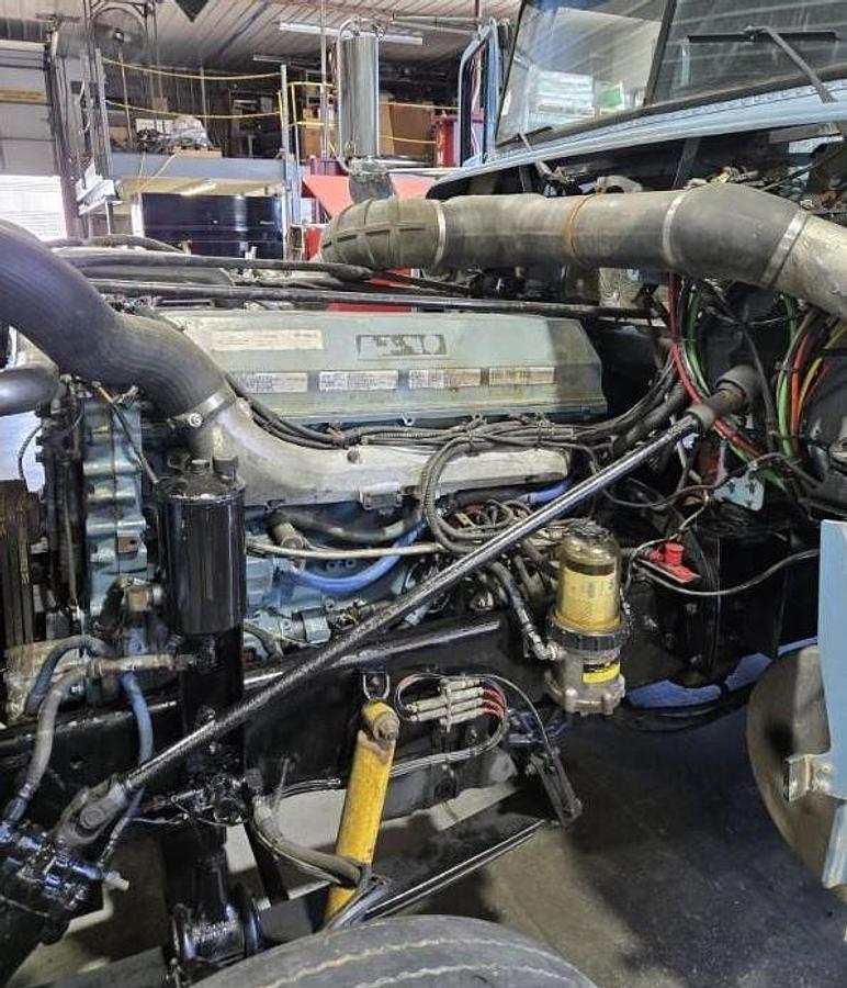 Used 1998 FREIGHTLINER FLD132 CLASSIC XL