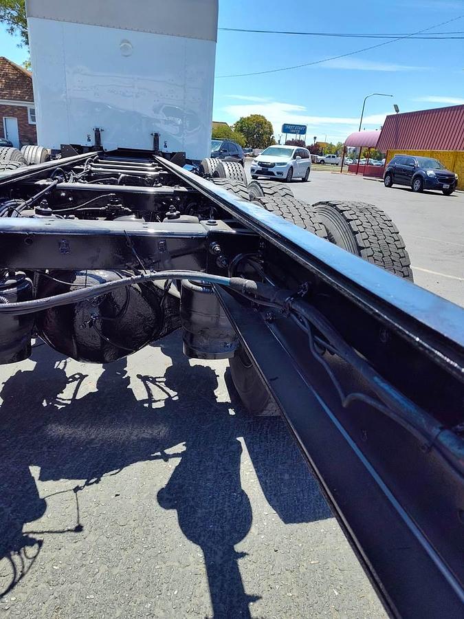 Used 2015 Peterbilt 389 Sleeper Semi Truck