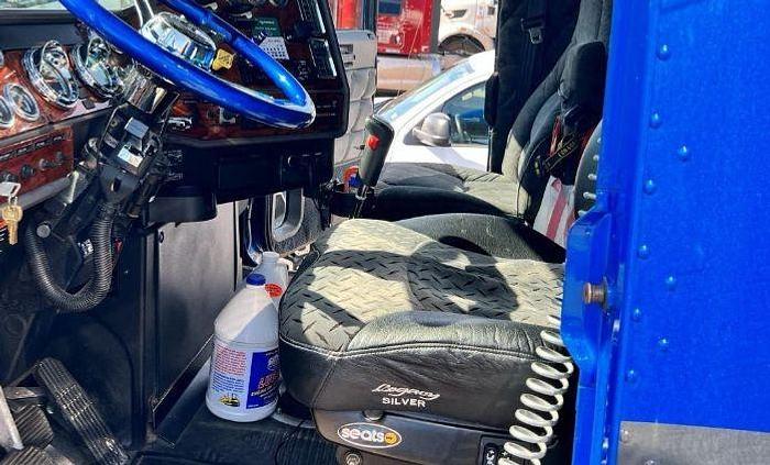 Used 2007 Freightliner FLD132 Classic XL