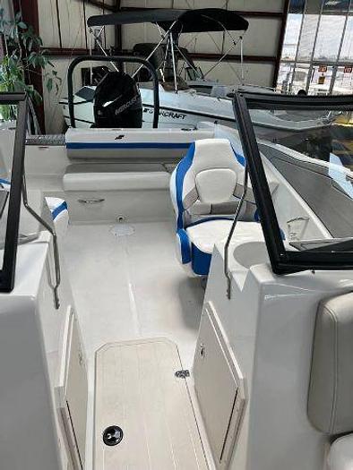 Used 2022 StarCraft SVX210 Deck Boat