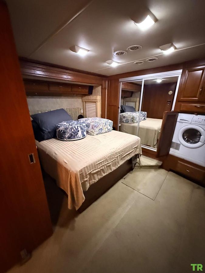 Used 2009 Fleetwood Expedition 38R Class A Diesel Pusher