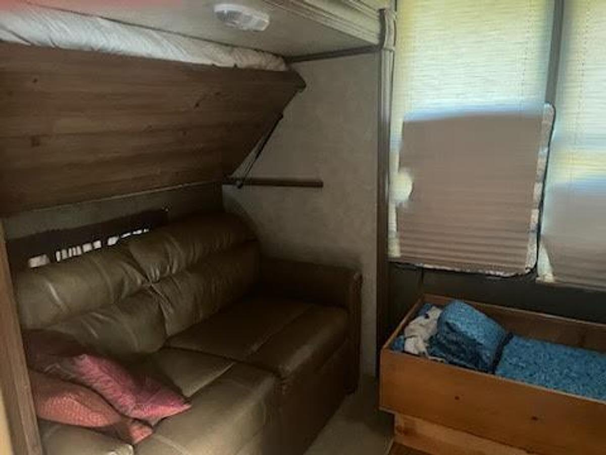 Used 2016 Gulf Stream Conquest 