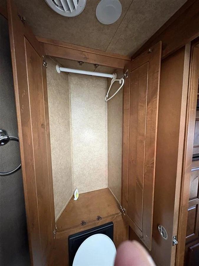 Used 2017 Merhow 4 Horse with Living Quarters