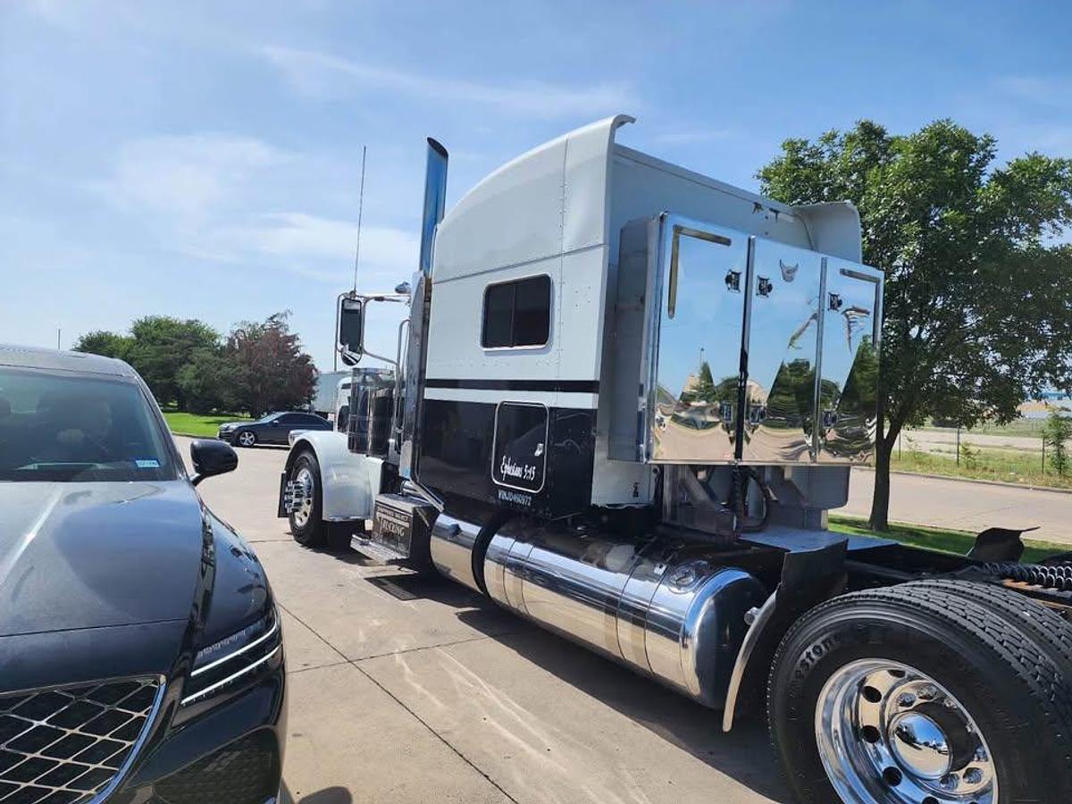 Used 2018 Peterbilt 389