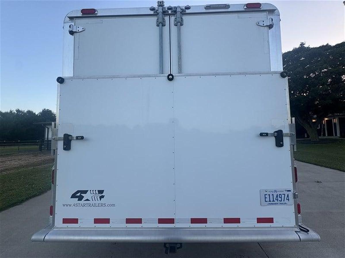 Used 2020 4 Star 3 Horse w/ Living Quarters