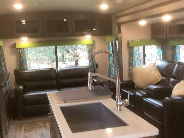 Used 2019 Forest River Wildwood Heritage Glen 272RL