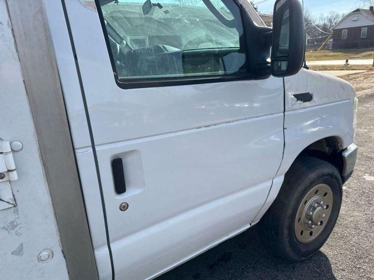 Used 2012 Ford E350 Super Duty Box Truck