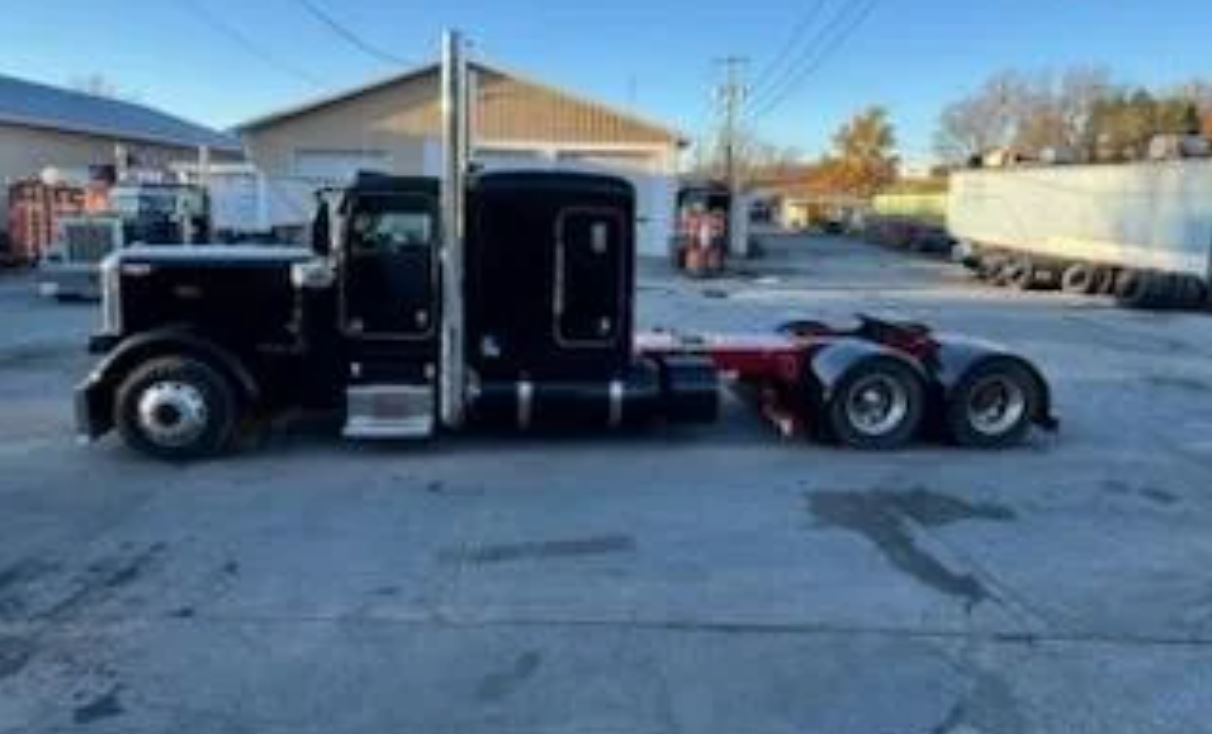 Used 2022 Peterbilt 389 Sleeper Semi Truck