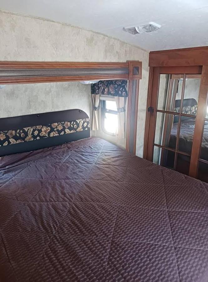 Used 2012 Keystone Loredo 324RL Fifth Wheel