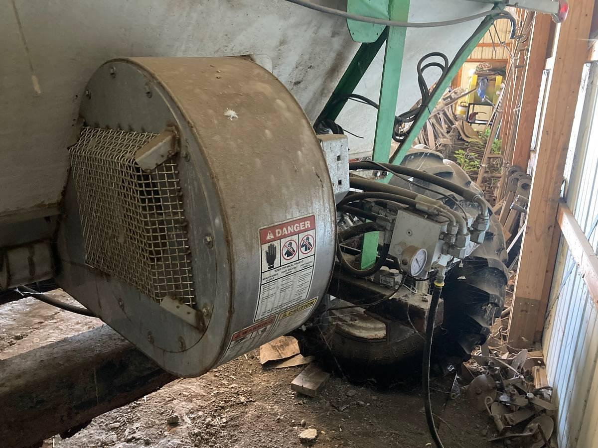 Used 2005 Montag S12B011 Fertilizer Applicator