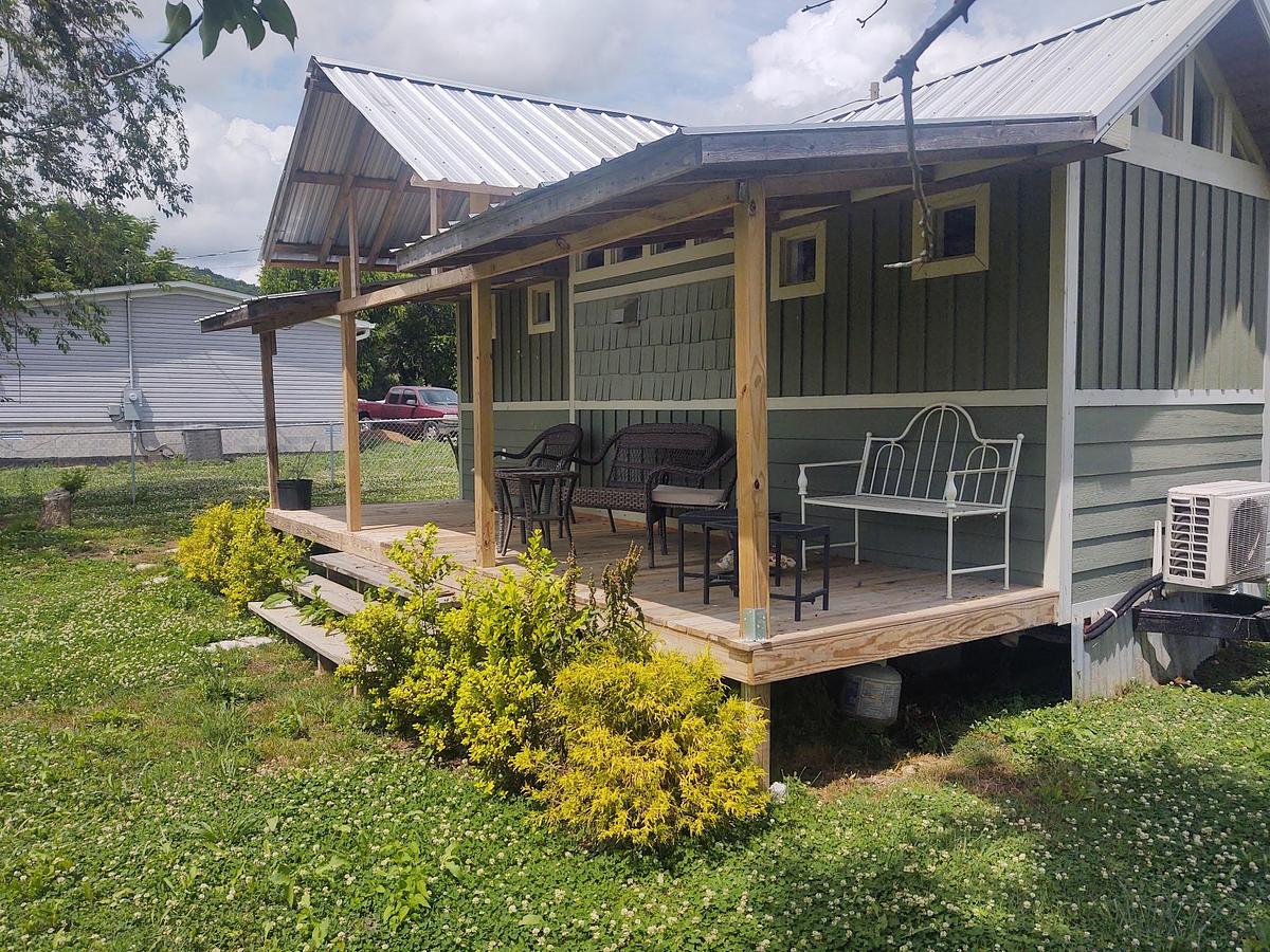Used 2020 Custom Tiny Home 24 Ft