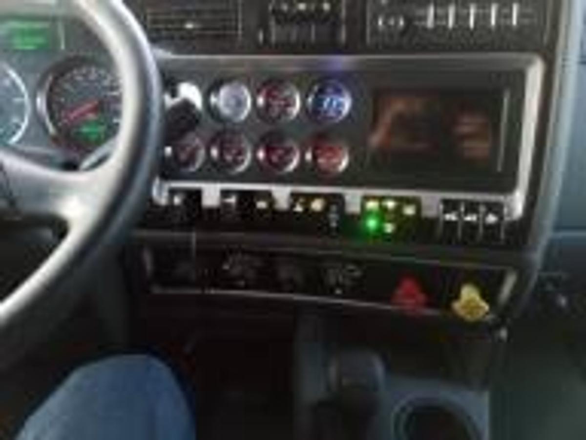 Used 2013 Kenworth T660 Sleeper Semi Truck