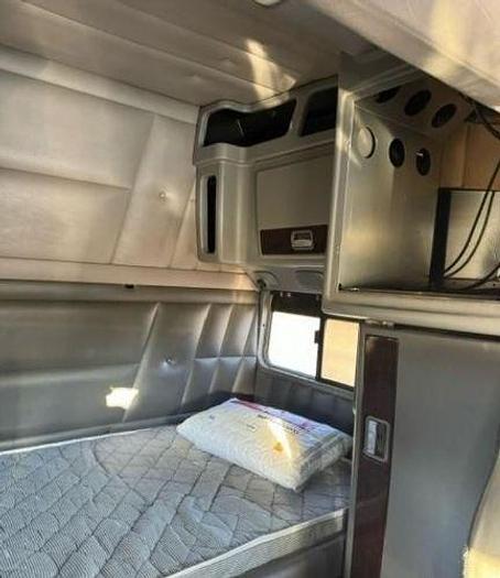 Used 2015 Peterbilt 389 Glider Kit