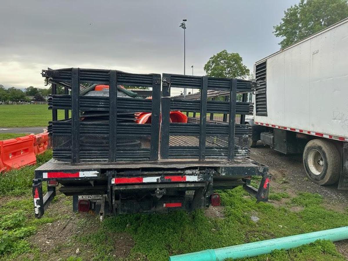 Used 2005 Chevrolet C6500 Stake Truck