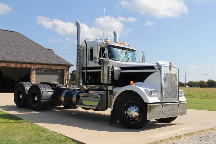 Used 2022 KENWORTH W900L