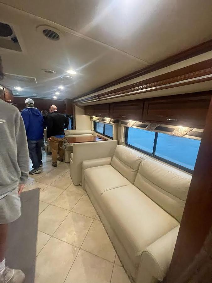 Used 2014 Itasca Solei 38R | Bath & Half | Cummins Diesel | Bunk Beds | Washer & Dryer | Full-Time Ready
