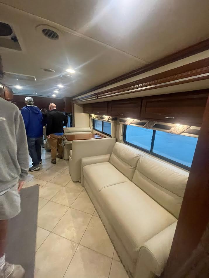 Used 2014 Itasca Solei 38R | Bath & Half | Cummins Diesel | Bunk Beds | Washer & Dryer | Full-Time Ready