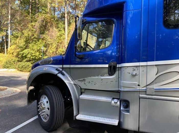 Used 2017 Dynamax DX3 37TS