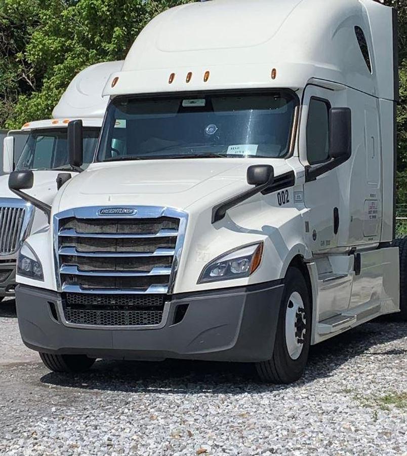 Used 2018 Freightliner CASCADIA 126