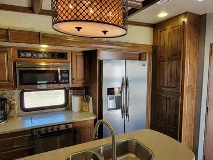 Used 2015 Heartland Bighorn 3875FB