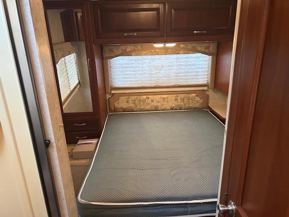 Used 2005 Four Winds Chateau