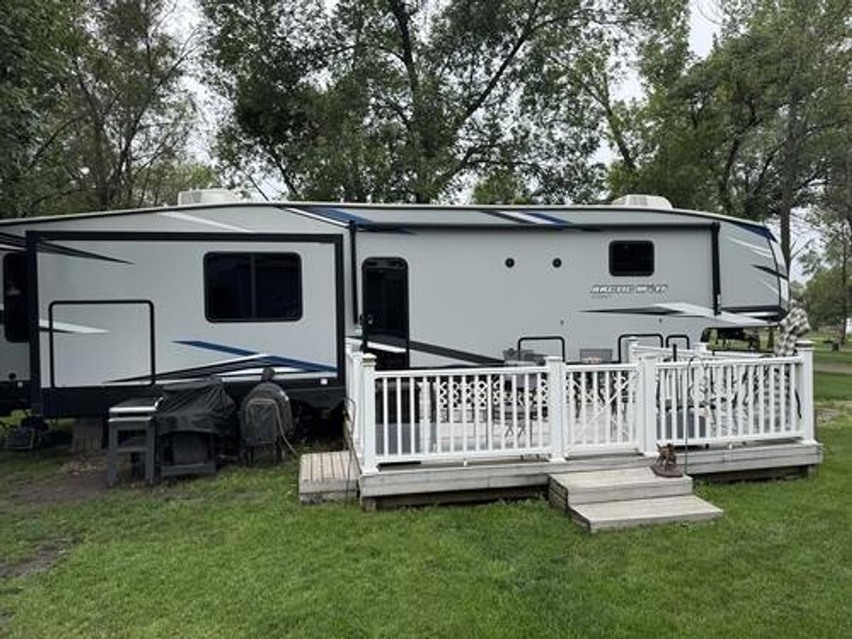 Used 2021 Arctic Wolf 3660 Suite
