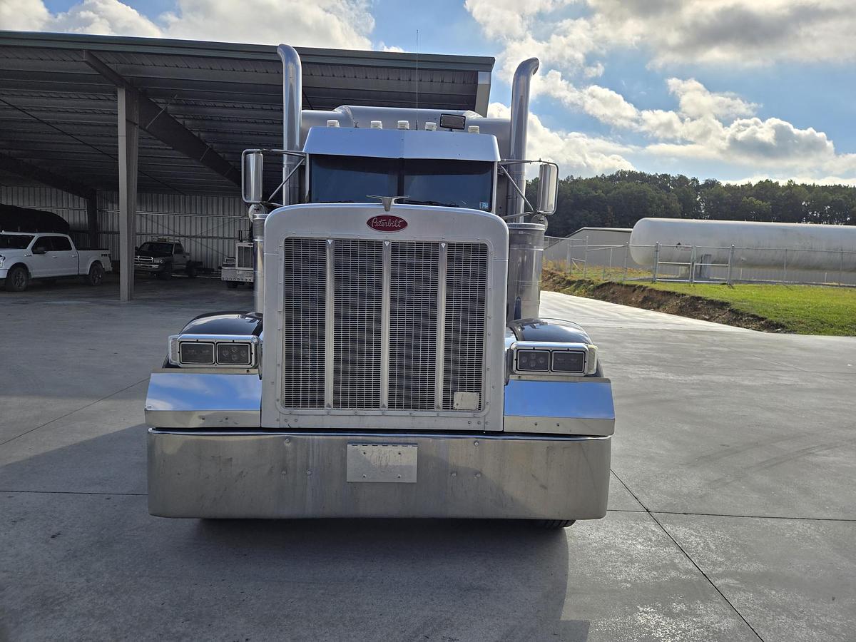 Used 1995 Peterbilt 379 Sleeper Semi Truck