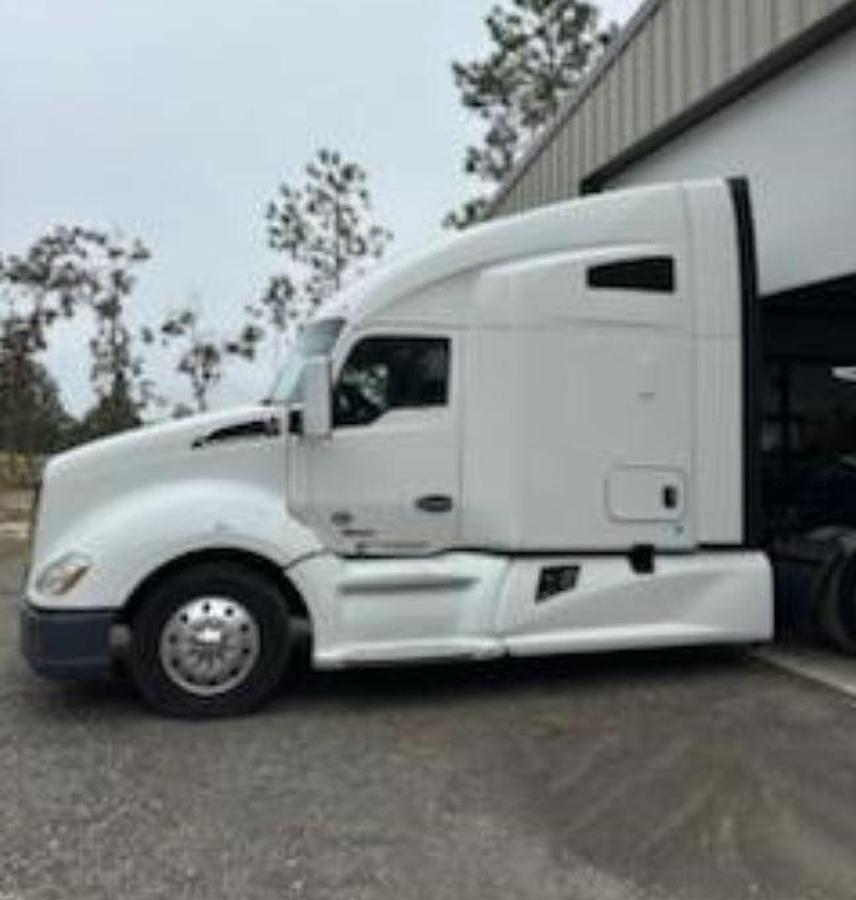 Used 2020 Kenworth T680 Sleeper Semi Truck