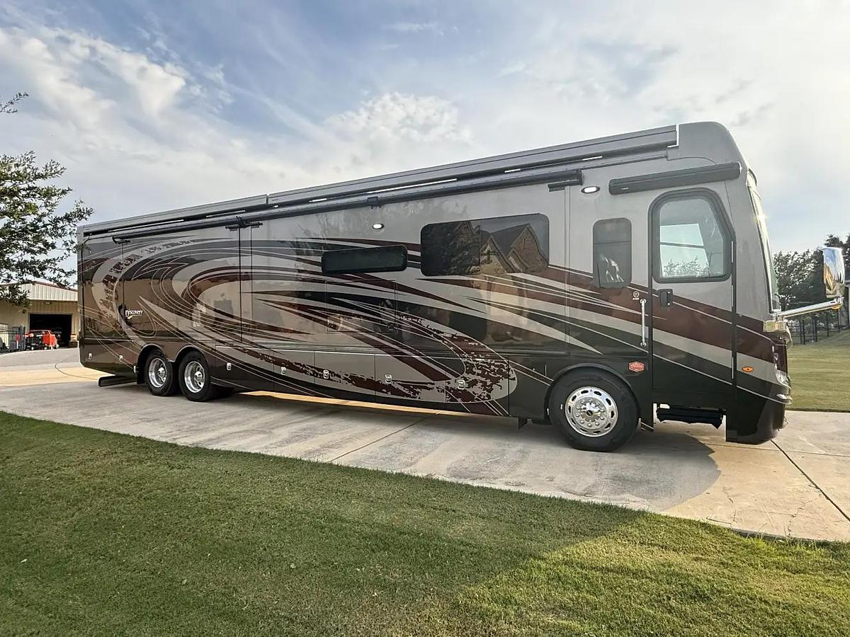 Used 2022 Fleetwood Discovery LXE 44H