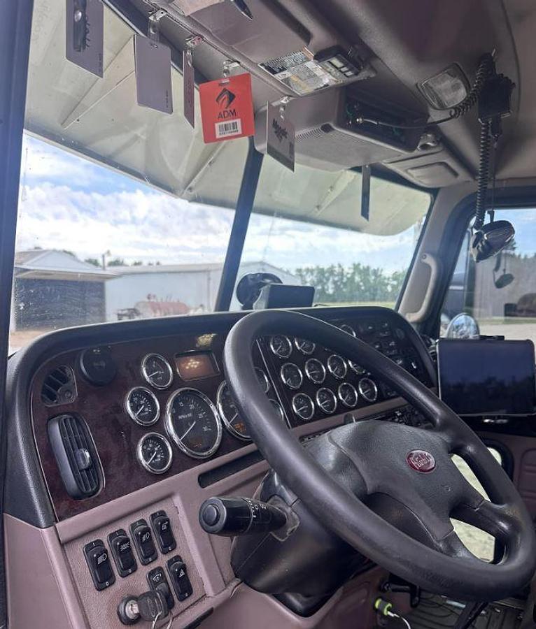 Used 2018 Peterbilt 389 Day Cab Truck